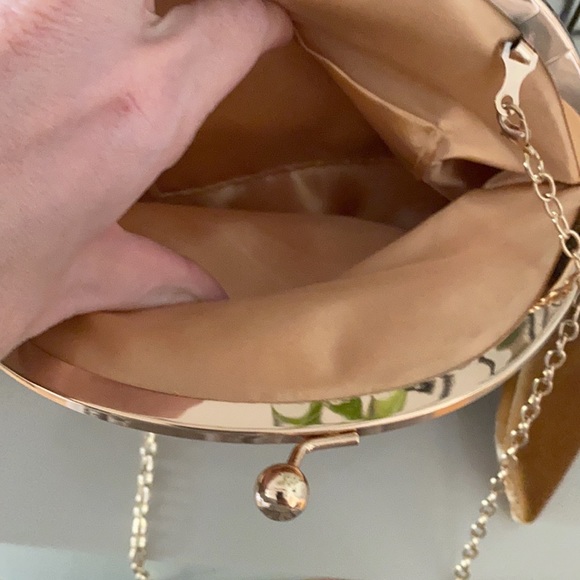 Golden velvet clutch - Picture 4 of 4